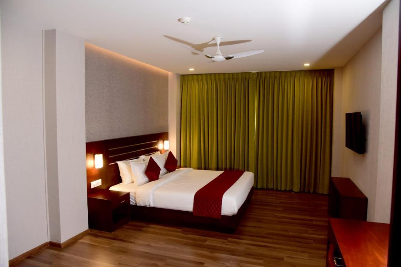 Hotel Emerald Palace Kottiyam Exterior photo
