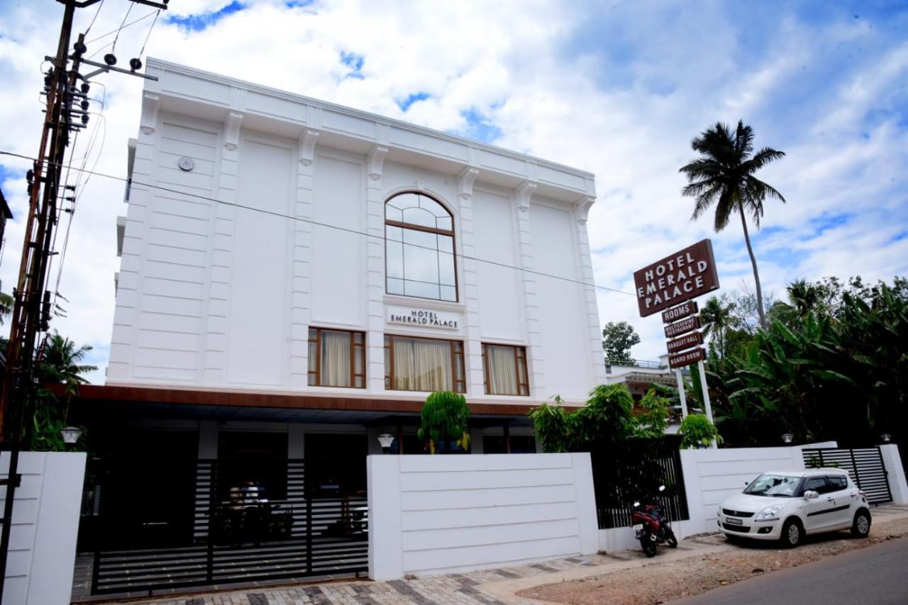 Hotel Emerald Palace Kottiyam Exterior photo